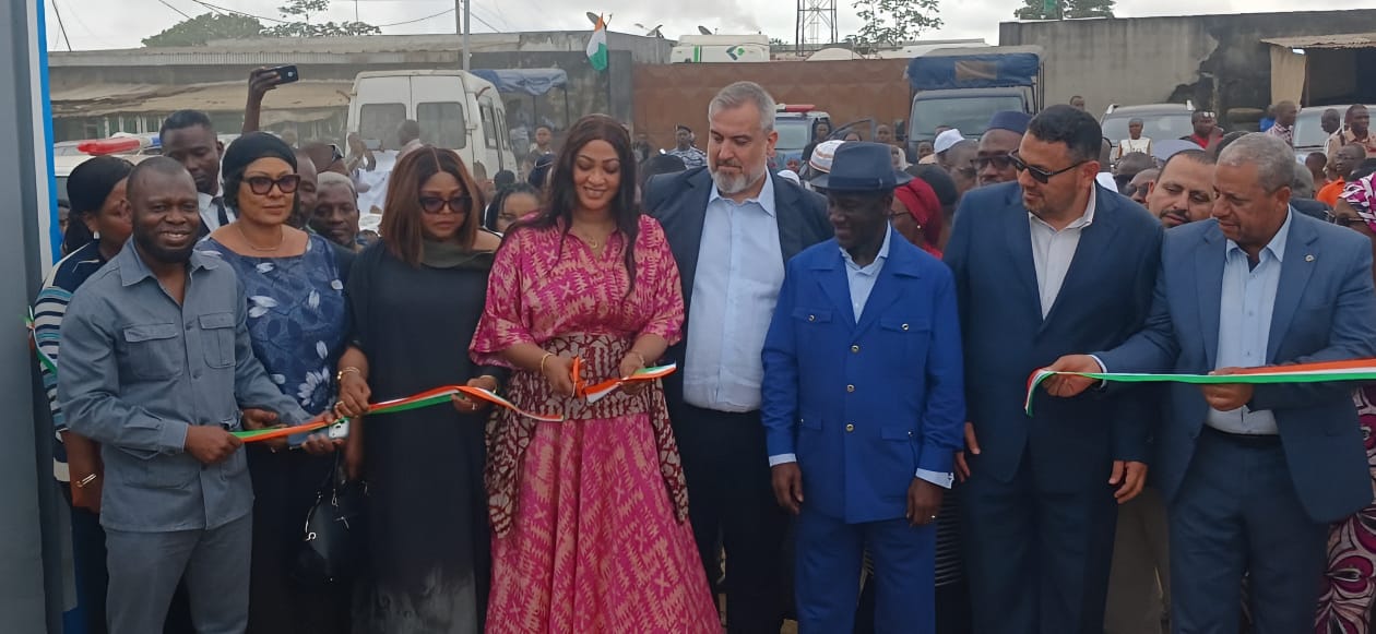 Yopougon / Adama Bictogo inaugure la « Cité de la Solidarité » et remet les clés de 67 logements à des familles démunies