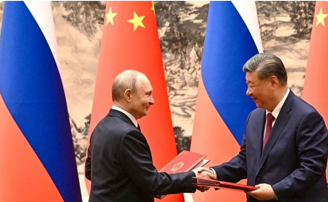 APRÈS PÉKIN, L'OCCIDENT ENCAISSE — ET SE TAIT