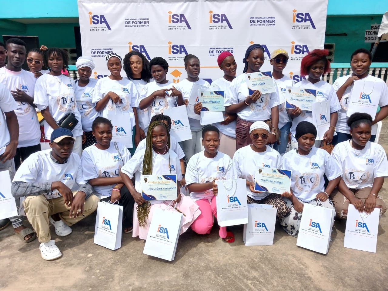 Côte d’Ivoire : l’Institut Supérieur Arc-en-ciel célèbre les meilleurs bacheliers du Collège Cours Sociaux Abobo