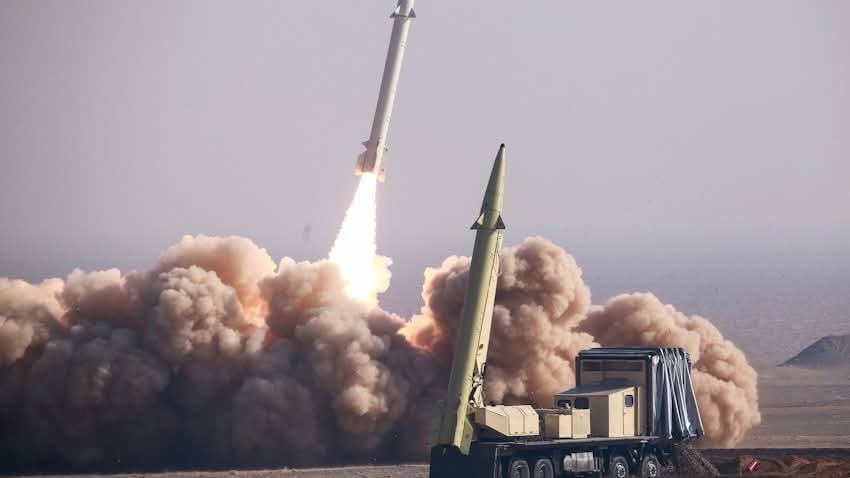 Israël frappé par des missiles iraniens et des roquettes du Hezbollah : bilan et réactions
