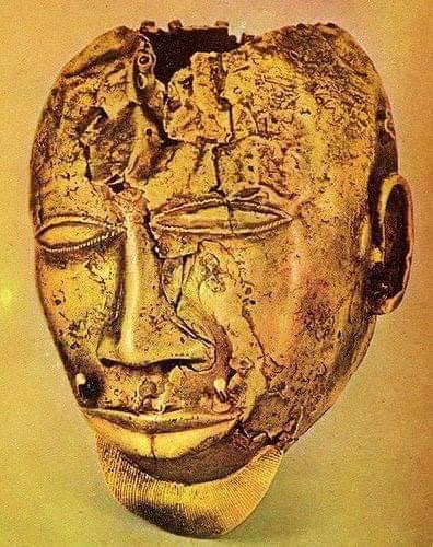 Le Masque en Or du Ghana : Un Trésor Pillé Retourne Partiellement à sa Terre d'Origine